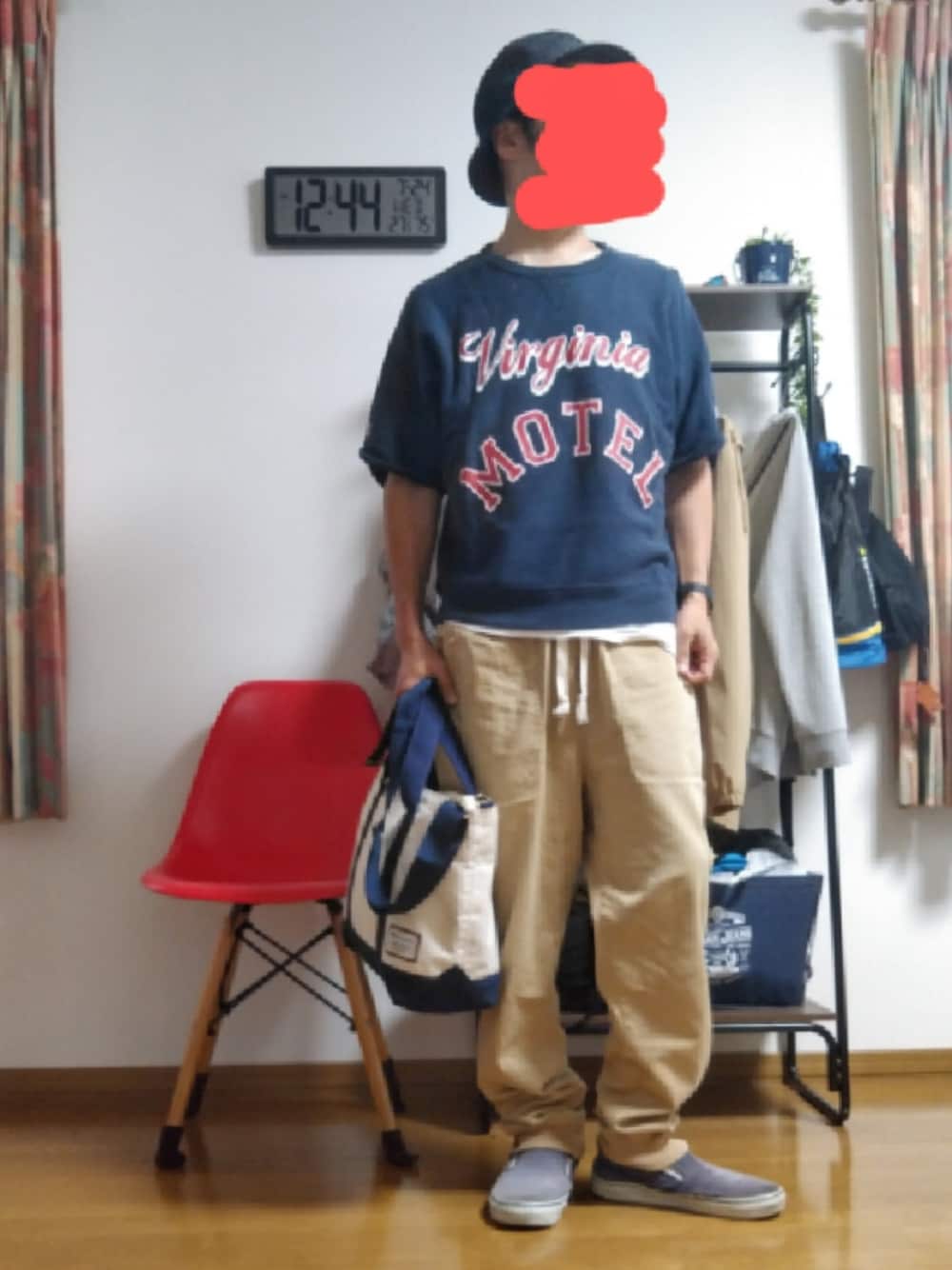 「アメカジ、スウェット、ハット、スリッポン、トートバッグ、チープカシオ」｜「Championのジョガーパンツ（その他パンツ、ベージュ系）」を使った、urotasadamakさん（メンズ・168cm）の夏コーディネートの1枚目の写真