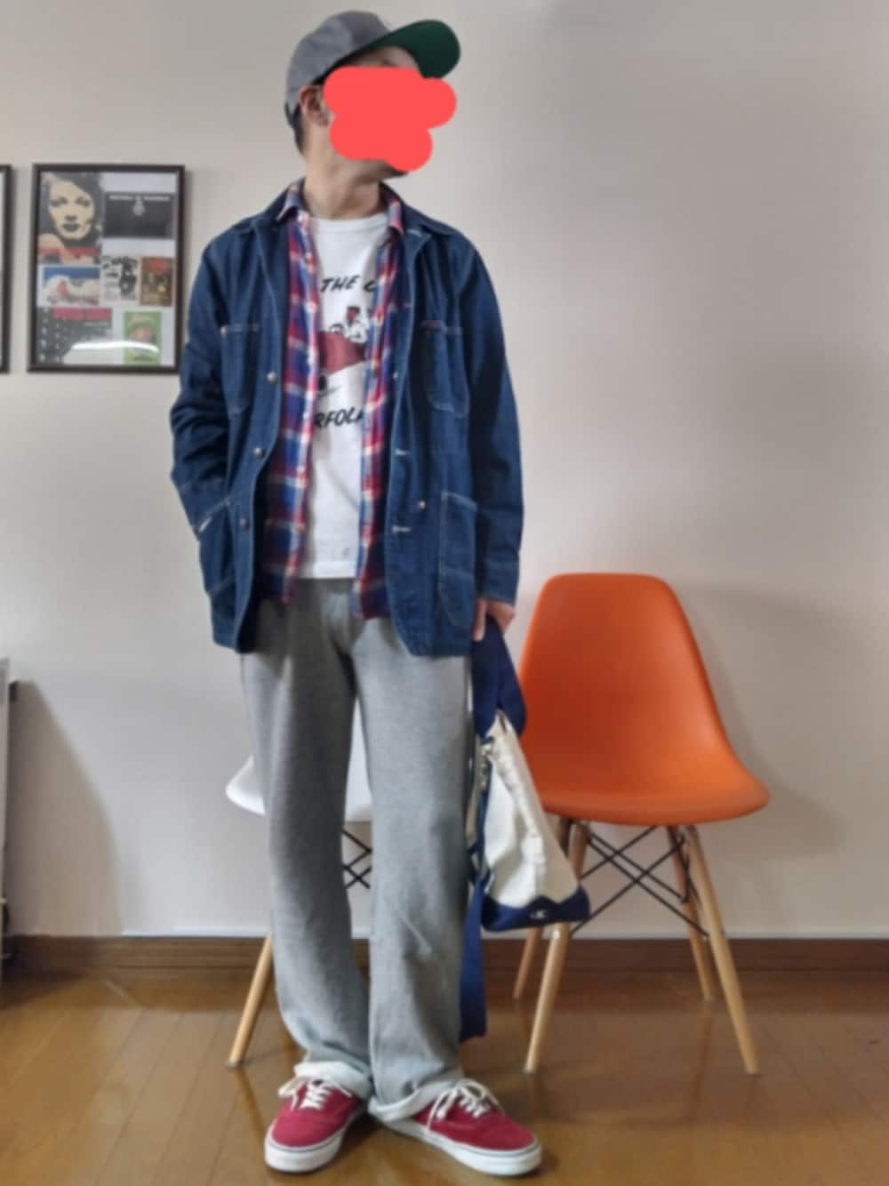 「アメカジ、キャップ、カバーオール、スウェットパンツ、チェックシャツ、VANS、オーセンティック、トートバッグ、チープカシオ、チプカシ」｜「BRIXTONのアイテム（キャップ、グレー系）」を使った、urotasadamakさん（メンズ・168cm）の春コーディネートの1枚目の写真