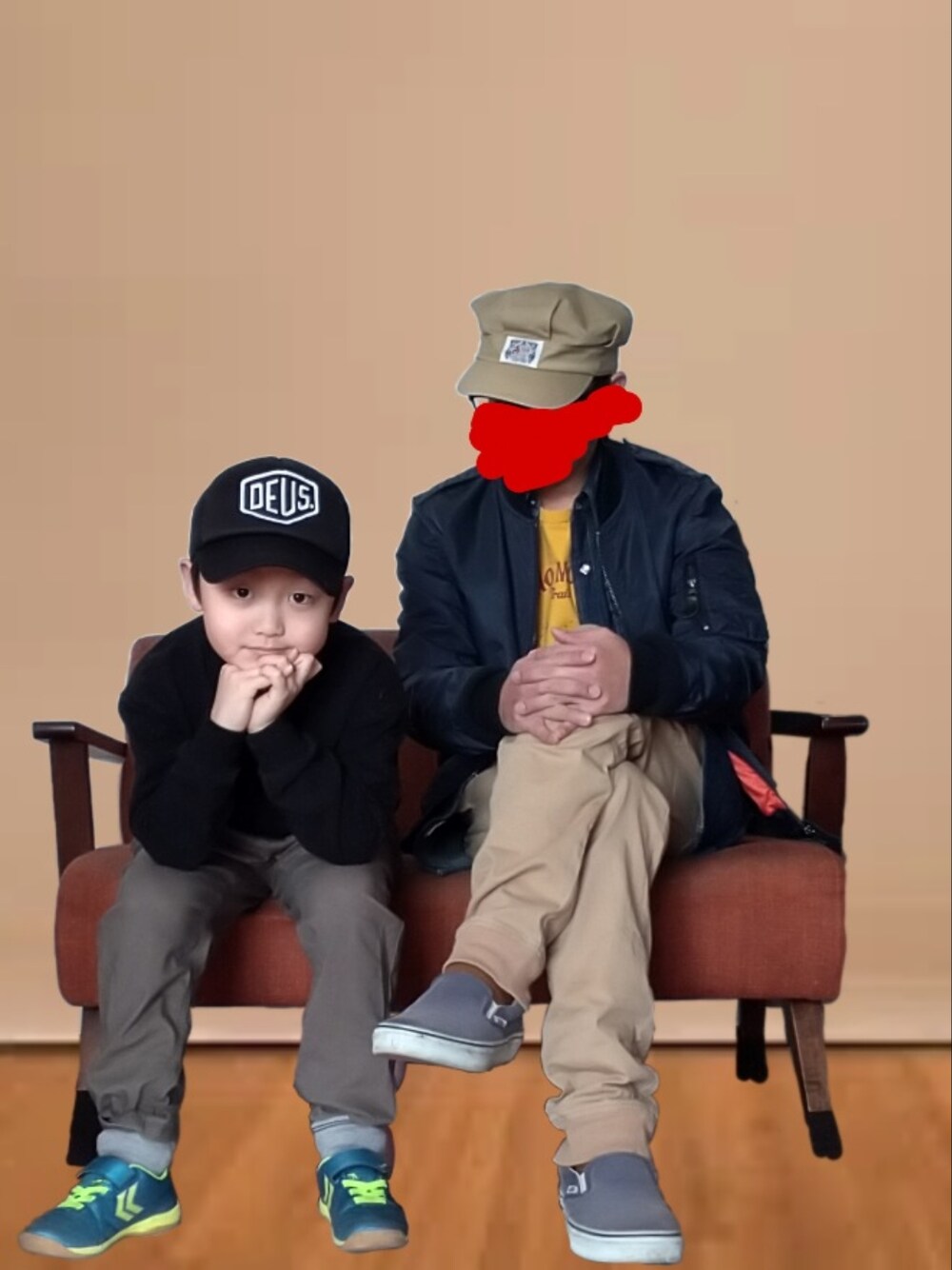 「キャスケット、ワークキャップ、ジョガーパンツ、リブパンツ、デニムシャツ、ショートホーン、L-2A、アメカジ、家族、長男」｜「長男のアイテム（その他、ベージュ系）」を使った、urotasadamakさん（メンズ・168cm）の冬コーディネートの1枚目の写真