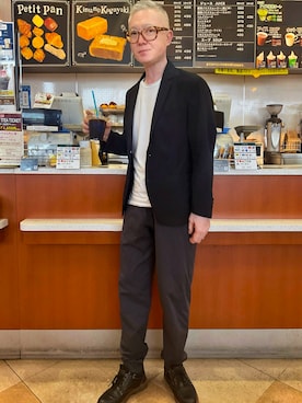 「UNIQLO（ユニクロ）のアイテム（パンツ、グレー系）」を使った、菊地武雄さん（メンズ・170cm）の春コーディネート