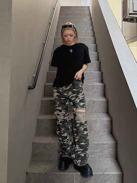 「GYDA（ジェイダ）のsacred edge cross emboss BIG Tシャツ（Tシャツ/カットソー、ブラック系）」を使った、miyuさん（レディース・160cm）の春コーディネート