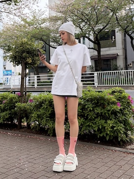 「GYDA（ジェイダ）のsacred edge cross emboss BIG Tシャツ（Tシャツ/カットソー、ホワイト系）」を使った、miyuさん（レディース・160cm）の春コーディネート