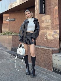 スリットフェイクレザープリーツスカートライクショートパンツ