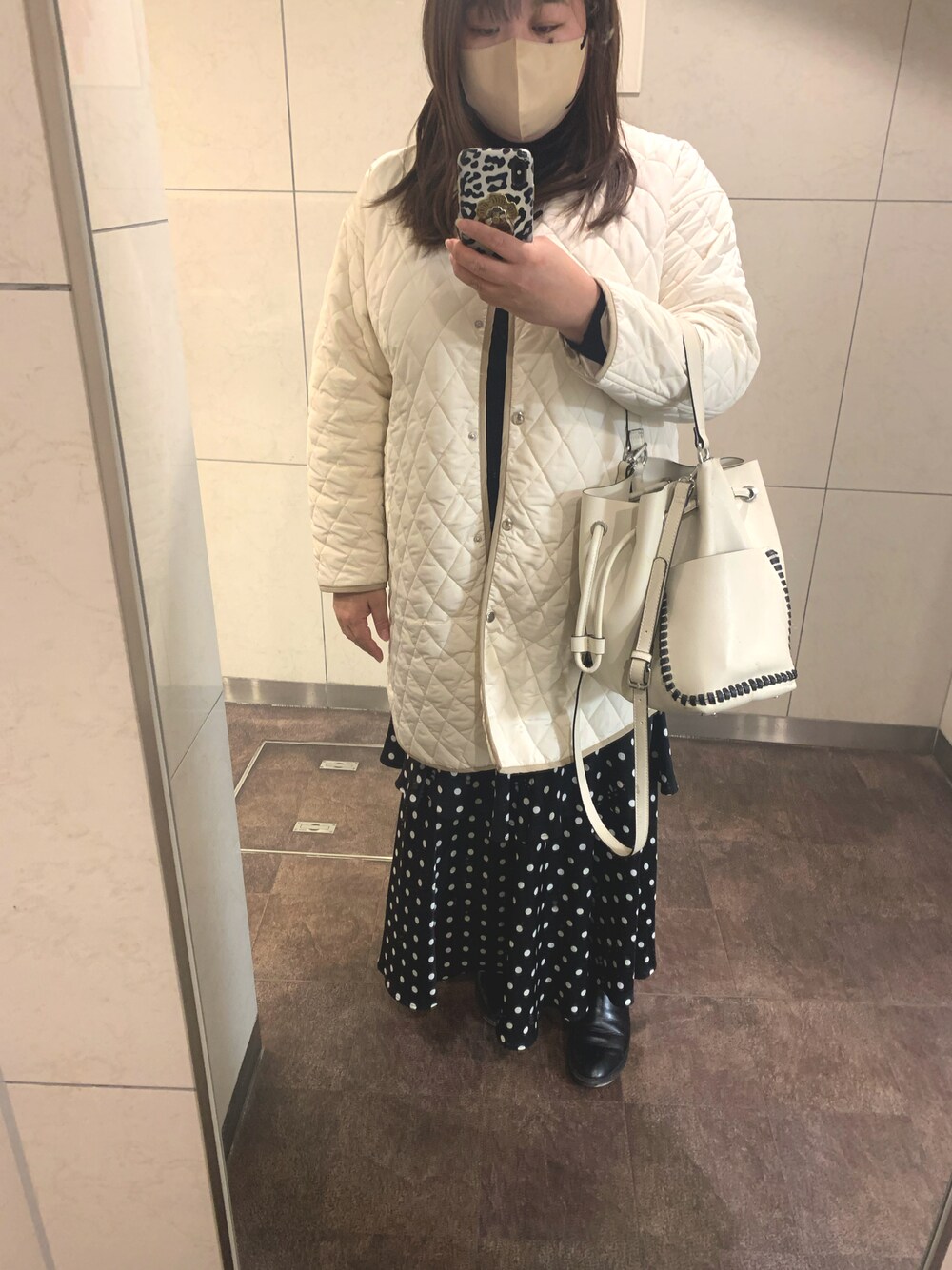 「スカートスタイル、フェミニン、ぽっちゃり、私の推しブランド、ラビアンジェ、キルティングコート、休日スタイル、タートルネック、ぽっちゃりコーデ、ドットスカート」｜「LAVEANGEのパイピング キルティングコート（その他アウター、ホワイト系）」を使った、chiroru0827さん（レディース・160cm）の冬コーディネートの1枚目の写真