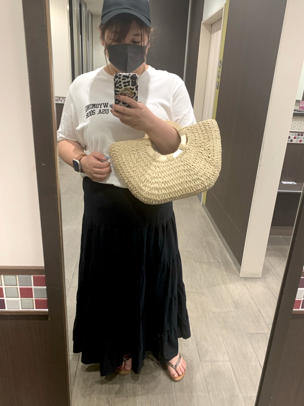 「ゆるコーデ、キャップ、カジュアル、ティアードスカート、モノトーンコーデ、今日のコーデ、ぽっちゃり、Tシャツ」｜「UNIQLOのアイテム（Tシャツ/カットソー、ホワイト系）」を使った、chiroru0827さん（レディース・160cm）の夏コーディネートの1枚目の写真