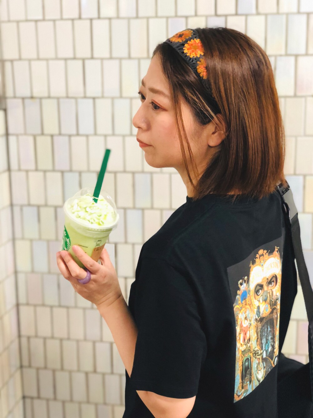 「ラクチンコーデ、休日コーデ、プチプラ、Tシャツ、低身長、カラフル、マイケルジャクソン、カチューシャ、スタバ、STARBUCKS」｜「GUのアイテム（Tシャツ/カットソー、ブラック系）」を使った、hapidokiさん（レディース・150cm）の夏コーディネートの1枚目の写真
