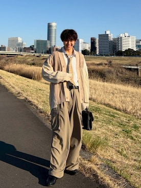 「SENSE OF PLACE by URBAN RESEARCH（センスオブプレイスバイアーバンリサーチ）の『ユニセックス』ワイドカーゴパンツ（その他パンツ、ベージュ系）」を使った、たつきさん（メンズ・175cm）の春コーディネート