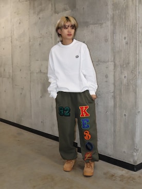 「KEBOZ（ケボズ）のEFG WAPPEN DRAWSTRING L/S TEE（Tシャツ/カットソー、ホワイト系）」を使った、jumisaさん（レディース・160cm）の秋コーディネート