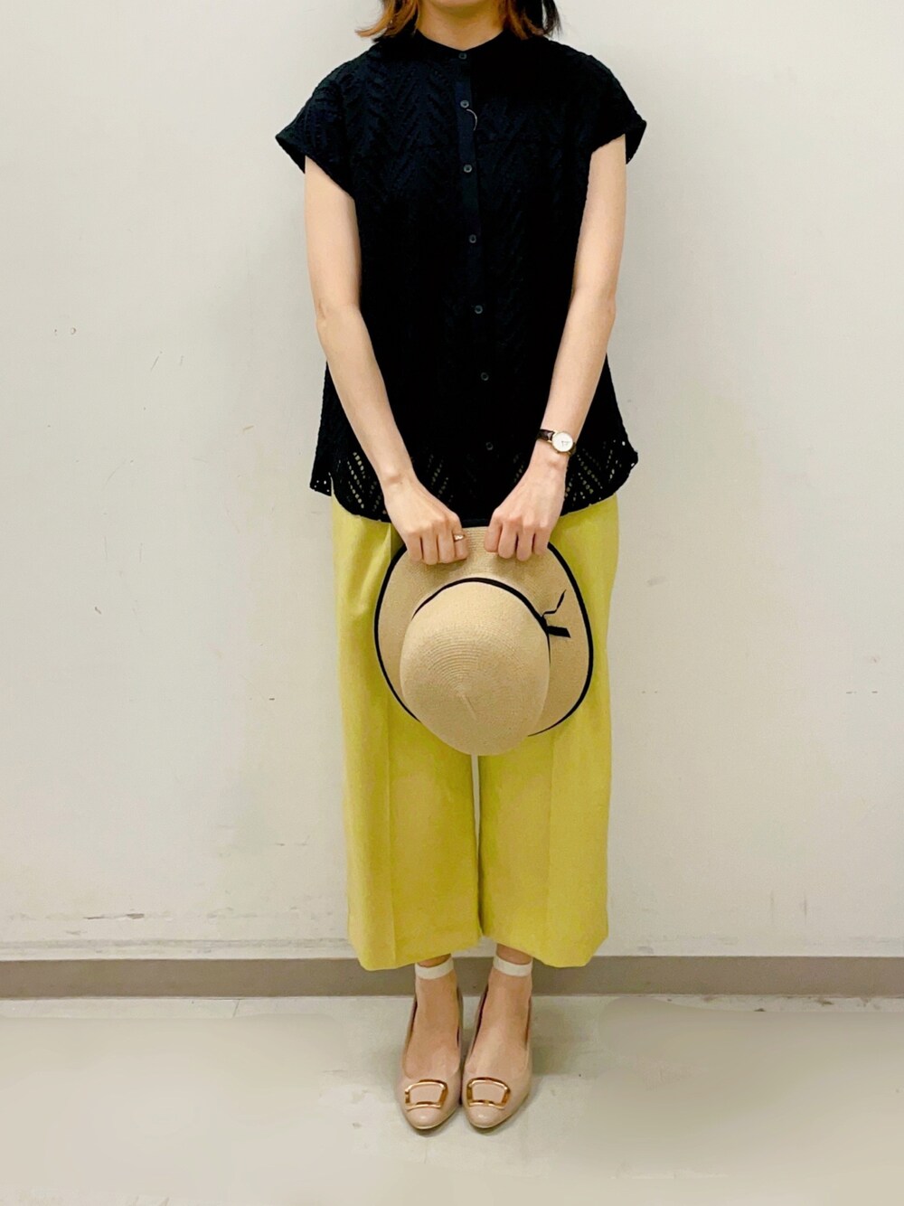 「夏コーデ、レース、リーフ柄、クロップドパンツ、イエロー、帽子、パンプス、Te chichi(Te chichi)、Techichi、テチチ(Te chichi)」｜「Te chichiのベルト付麻調ワイドクロップドパンツ（その他パンツ、イエロー系）」を使った、tsuさん（レディース・158cm）の春コーディネートの1枚目の写真