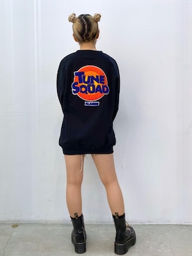 「エクストララージ」｜「アイテム（スウェット）」を使った、渡辺楓さん（レディース・150cm）の秋コーディネート