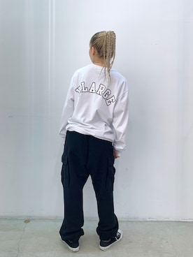 「エクストララージ」｜「アイテム（スウェットパンツ）」を使った、渡辺楓さん（レディース・150cm）の秋コーディネート
