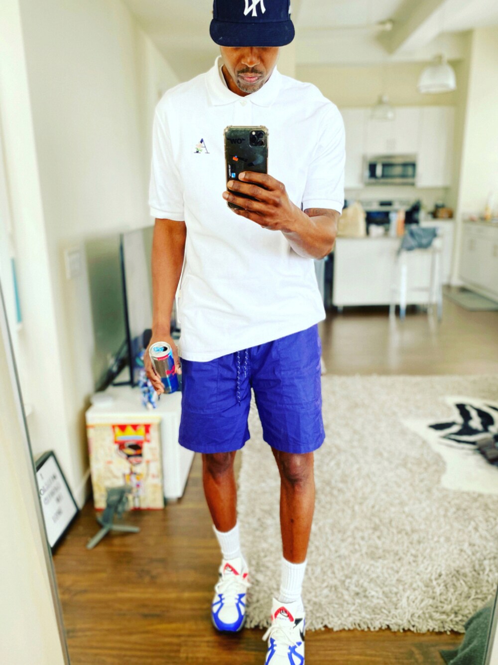 「NEWYORKCITY、street、streetstyle、preppy_street、POLO、hat、preppy」｜「AIME LEON DOREのアイテム（ポロシャツ、ホワイト系）」を使った、marcdamonさん（メンズ・188cm）の秋コーディネートの1枚目の写真