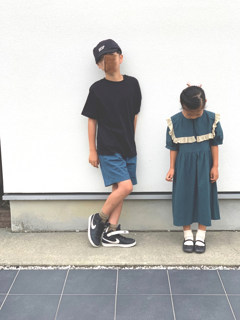「兄妹コーデ、キッズコーデ」｜「RE/SPのRE/SP Jet cap / アールイーエスピー ジェットキャップ（キャップ、ブラック系）」を使った、rikomarukoさん（キッズ・140cm）の秋コーディネートの1枚目の写真