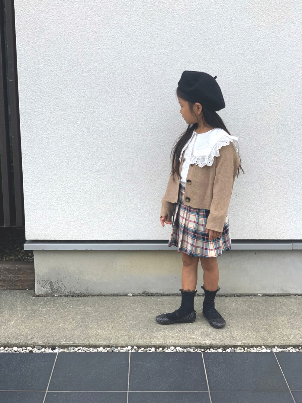 「ベレー帽、秋のコーデ」｜「ZARAのアイテム（カーディガン/ボレロ、ベージュ系）」を使った、rikomarukoさん（キッズ・110cm）の秋コーディネートの1枚目の写真