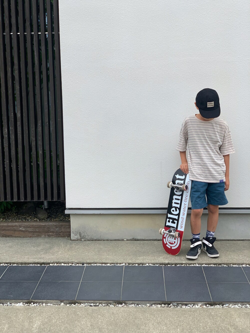 「小学生、スケボー」｜「ZARAのアイテム（Tシャツ/カットソー、ホワイト系）」を使った、rikomarukoさん（キッズ・140cm）の秋コーディネートの1枚目の写真