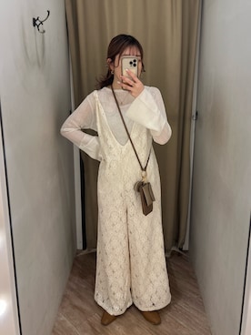 「オールホワイト」｜「アイテム（サロペット/オーバーオール）」を使った、akari_lemageさん（レディース・160cm）の冬コーディネート