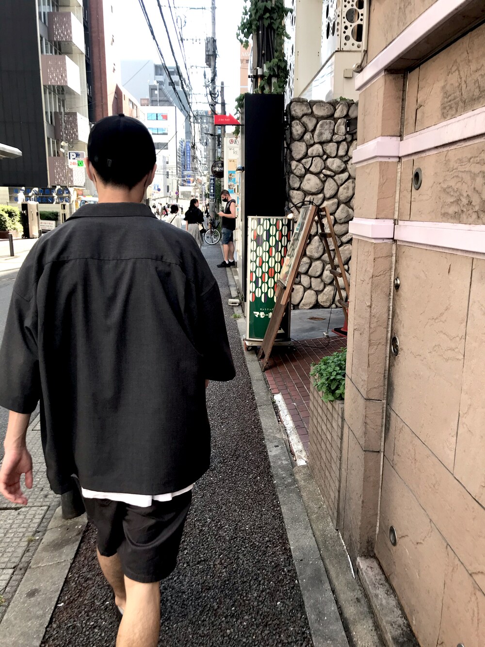 「おしゃれさんと繋がりたい、ミリタリー」｜「KiRiのアイテム（置時計、グレー系）」を使った、まちおさん（メンズ・270cm）の夏コーディネートの1枚目の写真
