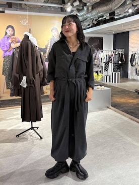 「アイテム（オールインワン・サロペット、グレー系）」を使った、Tenさん（レディース・163cm）の秋コーディネート
