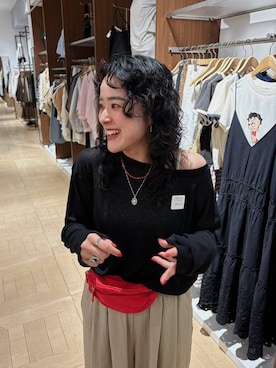「LOWRYS FARM（ローリーズファーム）のＵＳＥＦＵＬシアープルオーバー　580950（Tシャツ/カットソー、ブラック系）」を使った、Tenさん（レディース・163cm）の春コーディネート