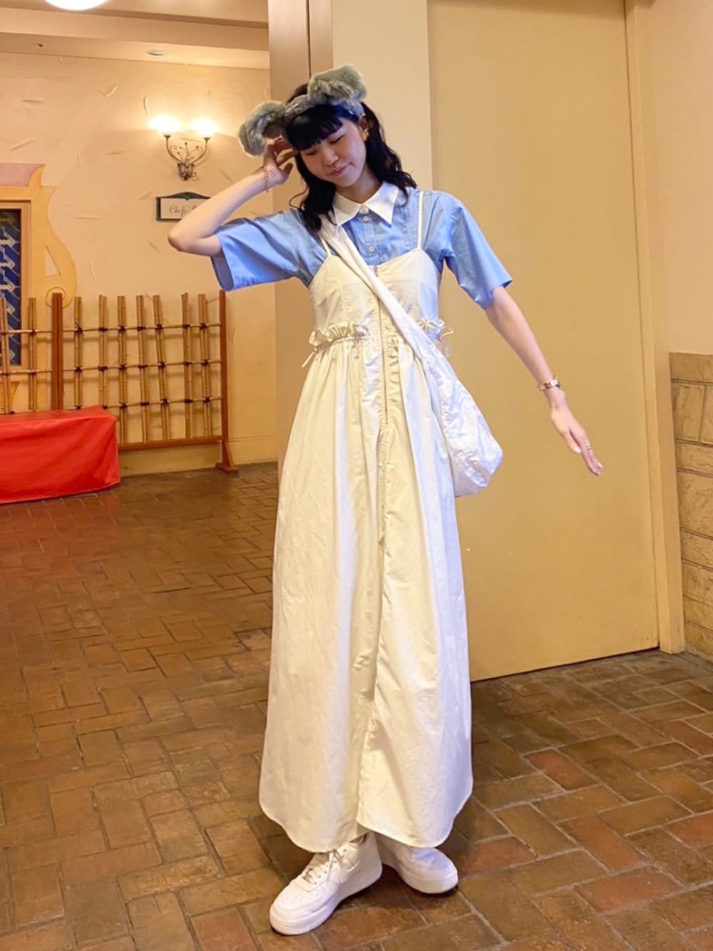 LILY BROWN（リリーブラウン）の「クロップドシャツブラウス