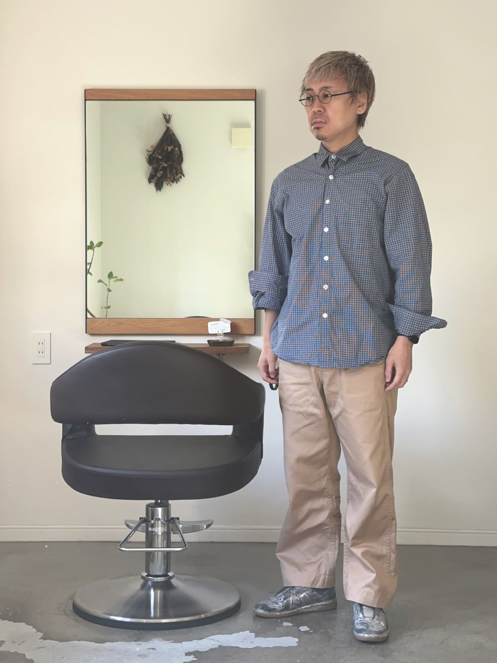 「ファッションを楽しもう、オトナカジュアル、リラックススタイル、メンズコーデ、メンズファッション、バズリクソンズ」｜「Buzz Rickson'sのアイテム（チノパンツ、ベージュ系）」を使った、yeahieyeahさん（メンズ・165cm）の秋コーディネートの1枚目の写真
