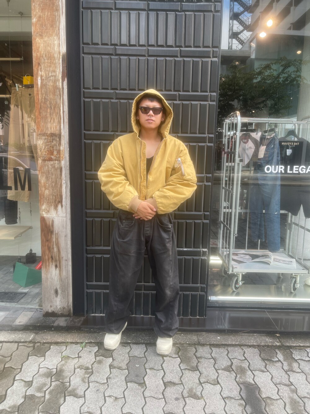 「秋っぽコーデ更新中、めがね、レイヤードスタイル、カーキ」｜「DANKE SCHONのDankeSchon/ダンケシェーン/DUCK FOOD MA-1（MA-1、イエロー系）」を使った、たいせいさん（メンズ・172cm）の秋コーディネートの1枚目の写真