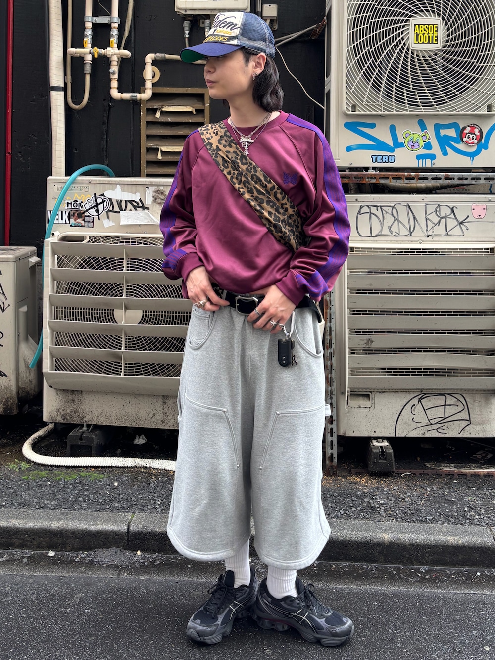 Needlesのスウェット（パープル系）を使った人気ファッション