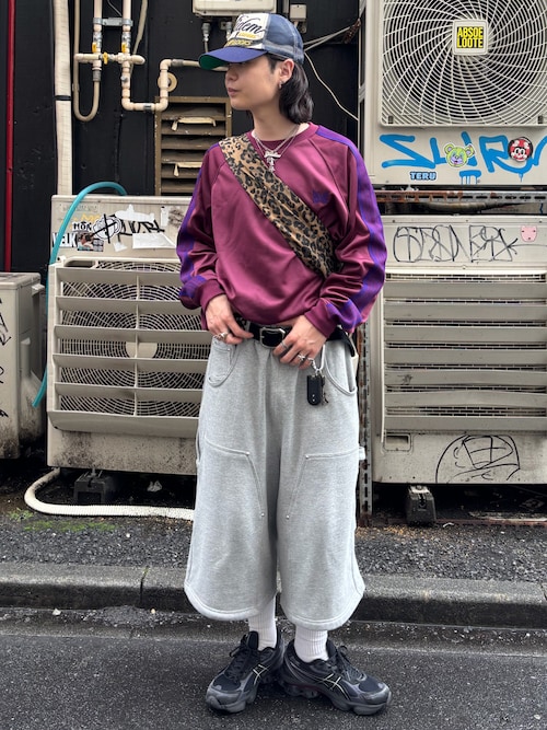 Needlesのスウェット（パープル系）を使った人気ファッション