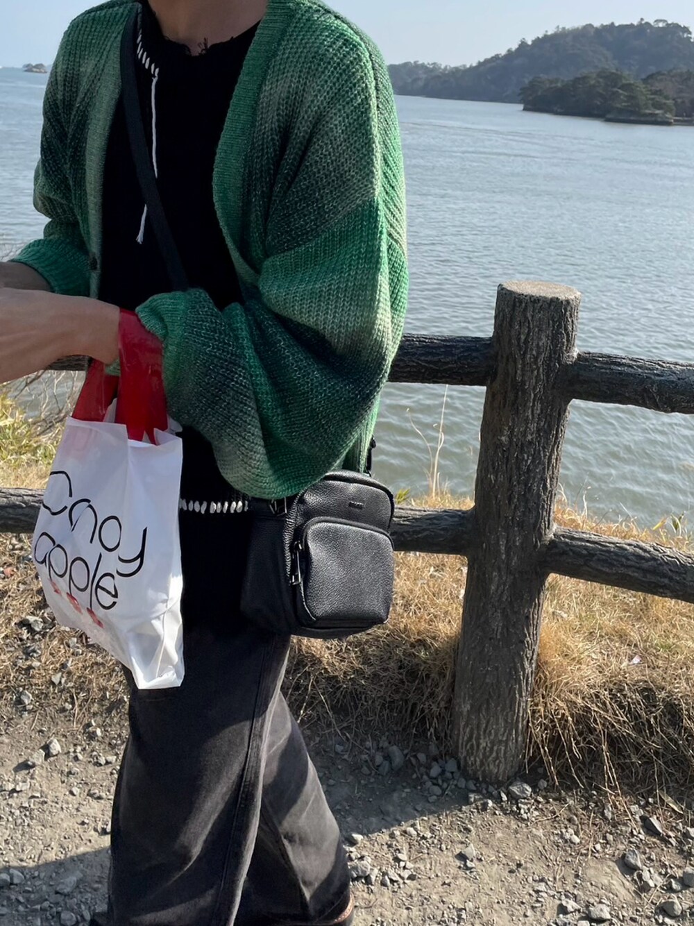 「Candy Apple、松島、おしゃれさんと繋がりたい、休日コーデ」｜「Anytime Songsのグラデーションボーダーボリューム袖カーディガン（カーディガン/ボレロ、グリーン系）」を使った、hf21hii0120さん（メンズ・175cm）の秋コーディネートの1枚目の写真