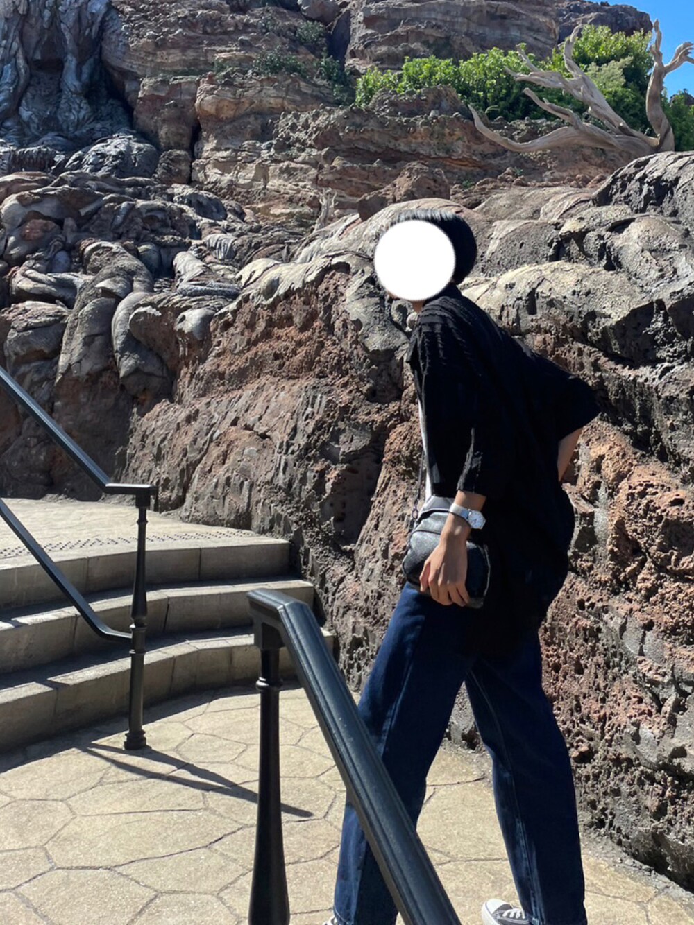 「ディズニーコーデ、デニムパンツ、おしゃれさんと繋がりたい、シンプルコーデ」｜「FVLMENの【FVLMEN】shadow stripe sheer halfsleeve shirt/シャドー ストライプ シアー ハーフスリーブ シャツ（シャツ/ブラウス、ホワイト系）」を使った、hf21hii0120さん（メンズ・175cm）の秋コーディネートの1枚目の写真
