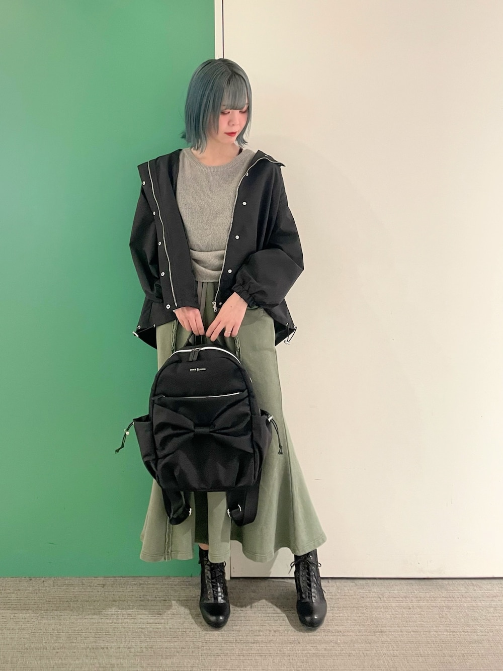 「axes femme、おでかけコーデ、オトナカジュアル、大人ファッション、楽チンコーデ、大人コーデ、30代コーデ、30代ママ、撥水加工、行楽スタイル」｜「axes femmeの撥水加工マウンテンパーカー（マウンテンパーカー、ブラック系）」を使った、sach1さん（骨格ナチュラル・レディース・166cm）の春コーディネートの1枚目の写真