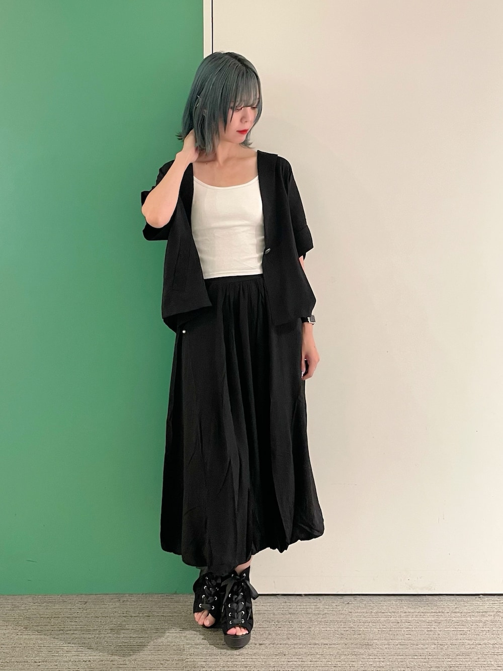 「セットアップ、夏ルックで気分アップ、シンプルコーデ、きれいめカジュアル、夏コーデ、ロングスカート、axes femme、axes femme POETIQUE、オトナ女子、ラフコーデ、30代コーデ、30代ファッション、30代後半、30代ママ、リラックススタイル」｜「axes femme POETIQUEのダブルクロスカップ付インナー（キャミソール、ホワイト系）」を使った、sach1さん（レディース・166cm）の夏コーディネートの1枚目の写真