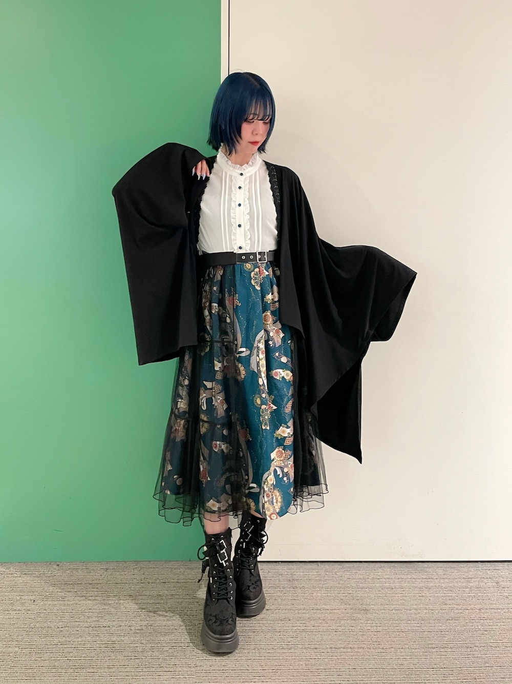 「axes femme、axes femme POETIQUE、大人かわいい、モードカジュアル、30代コーデ、30代ファッション、30代ママ、モード、和装、和柄、和風」｜「axes femmeの燦爛柄ワンピース（ワンピース、ブルー系）」を使った、sach1さん（骨格ナチュラル・レディース・166cm）の春コーディネートの1枚目の写真