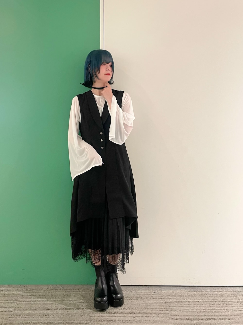 「モノトーン、axes femme、お出かけコーデ、30代コーデ、ママファッション、きれいめコーデ、モノトーンコーデ、モノトーンスタイル、30代ファッション、30代ママ、マニッシュ、マニッシュスタイル、マニッシュコーデ」｜「axes femmeのスリット袖シアートップス（Tシャツ/カットソー、ホワイト系）」を使った、sach1さん（骨格ナチュラル・レディース・166cm）の春コーディネートの1枚目の写真