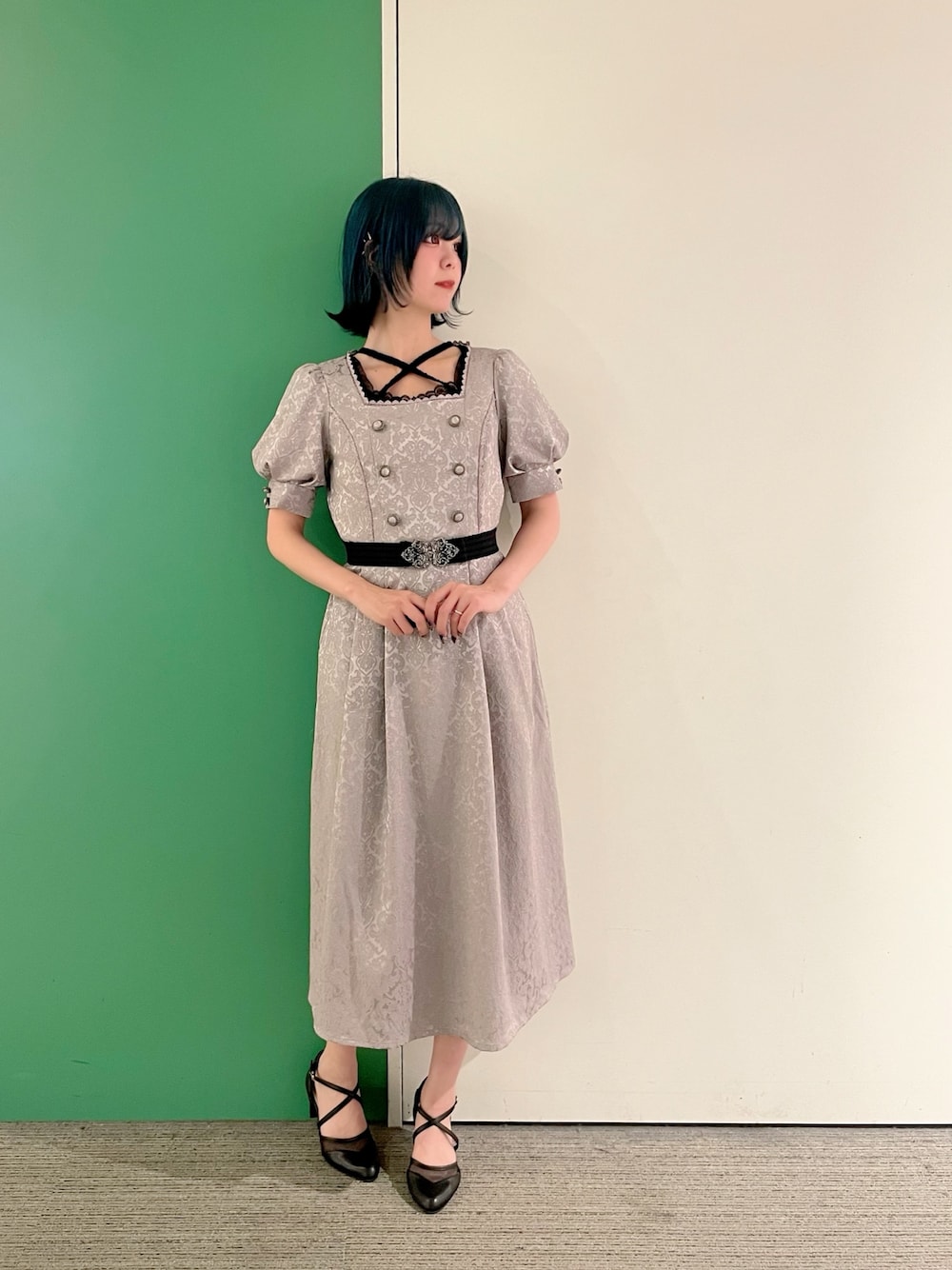 「axes femme、夏コーデ、大人可愛い、高身長女子、30代コーデ、ワンピース、ワントーンコーデ、30代ファッション、30代ママ、カップ付きインナー、カップ付きタンクトップ、デコルテ見せ、パンプスコーデ」｜「axes femmeのカップ付きストラップタンク（タンクトップ、ホワイト系）」を使った、sach1さん（レディース・166cm）の春コーディネートの1枚目の写真