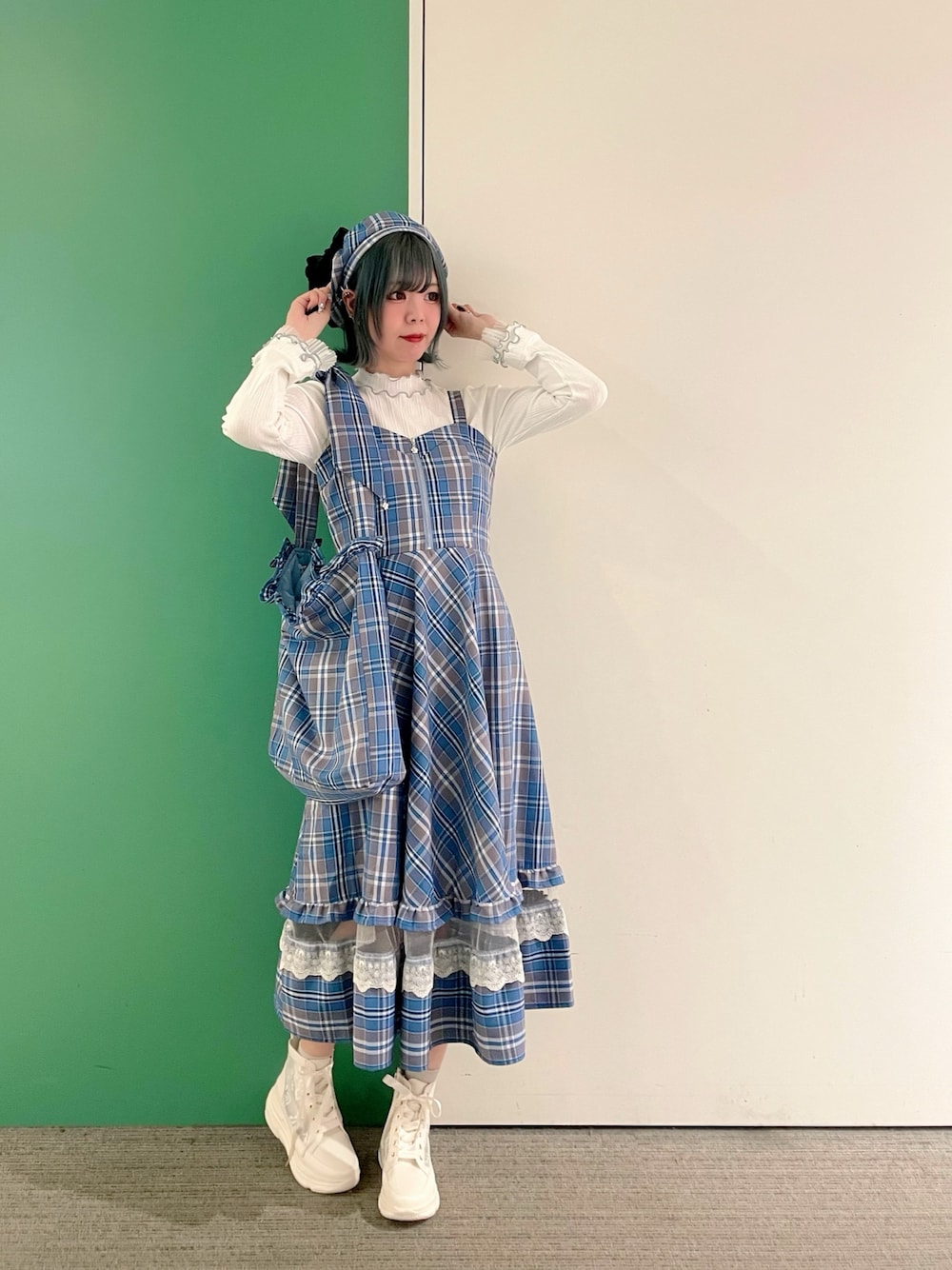 「春コーデ、春めき満開コーデ、axes femme、大人可愛い、春服コーデ、大人コーデ、春、30代コーデ、30代ママ、30代ファッション、チェックワンピース」｜「axes femmeのセンタージップチェックジャンスカ（ジャンパースカート、ブルー系）」を使った、sach1さん（骨格ナチュラル・レディース・166cm）の春コーディネートの1枚目の写真