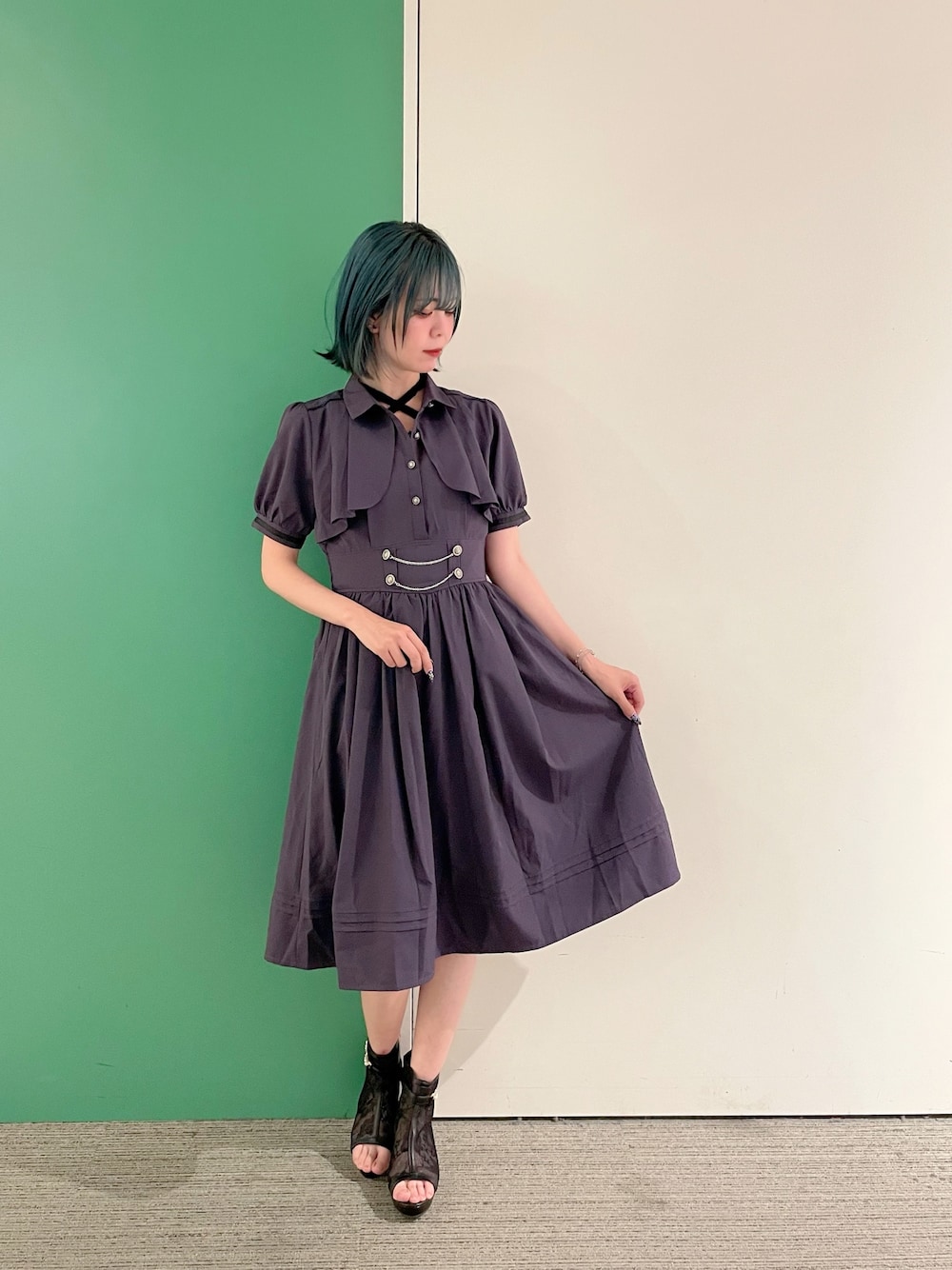 「axes femme、きれいめコーデ、オトナ女子、ワンピースコーデ、ワンピース、ワントーンコーデ、30代コーデ、30代ママ、パープルコーデ、初夏コーデ、初夏のお出掛けコーデ」｜「axes femmeのカップ付きストラップタンク（タンクトップ、ブラック系）」を使った、sach1さん（レディース・166cm）の春コーディネートの1枚目の写真