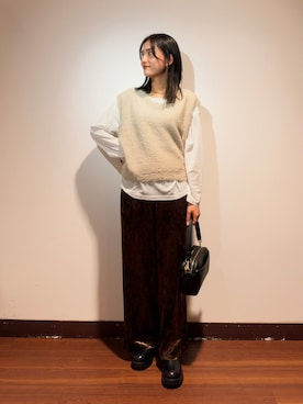 「ITEMS URBANRESEARCH（アイテムズ アーバンリサーチ）のシャギーベスト（ベスト、ベージュ系）」を使った、KAMEさん（レディース・160cm）の秋コーディネート