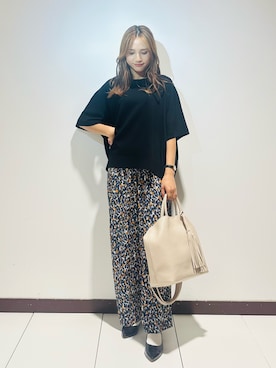 「URBAN RESEARCH DOORS（アーバンリサーチドアーズ）の『接触冷感/吸水速乾/イージーケア』フラワープリントドライタッチリラックスパンツ（その他パンツ）」を使った、KAMEさん（レディース・160cm）の秋コーディネート