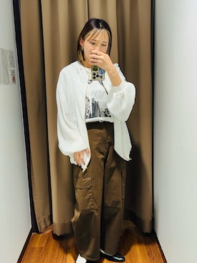 「ITEMS URBANRESEARCH（アイテムズ アーバンリサーチ）のバレルカーゴパンツ（その他パンツ、ブラウン系）」を使った、KAMEさん（レディース・160cm）の春コーディネート