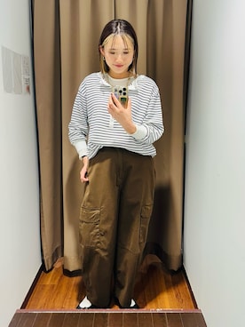 「ITEMS URBANRESEARCH（アイテムズ アーバンリサーチ）のバレルカーゴパンツ（その他パンツ、ブラウン系）」を使った、KAMEさん（レディース・160cm）の春コーディネート