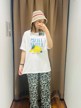 「ITEMS URBANRESEARCH（アイテムズ アーバンリサーチ）のロゴビッグTシャツ（Tシャツ/カットソー、ホワイト系）」を使った、KAMEさん（レディース・160cm）の夏コーディネート
