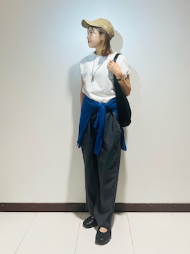 「ITEMS URBANRESEARCH（アイテムズ アーバンリサーチ）のシアーVネックニットカーデ（カーディガン/ボレロ、ブルー系）」を使った、KAMEさん（レディース・160cm）の春コーディネート