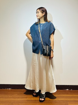 「ITEMS URBANRESEARCH（アイテムズ アーバンリサーチ）のストレッチサテンスカート（スカート、ホワイト系）」を使った、KAMEさん（レディース・160cm）の夏コーディネート