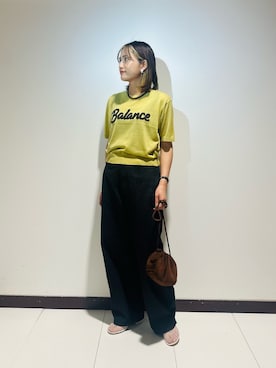 「ITEMS URBANRESEARCH（アイテムズ アーバンリサーチ）のデニムコクーンパンツ（デニムパンツ、ブラック系）」を使った、KAMEさん（レディース・160cm）の春コーディネート