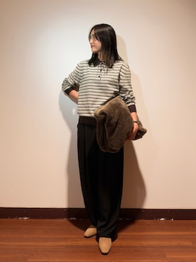 「RODE SKO（ロデスコ）の『別注』AJUGA.×RODE SKO　ボアトートバッグ（トートバッグ、グレー系）」を使った、KAMEさん（レディース・160cm）の秋コーディネート