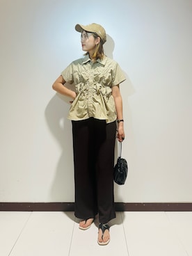 「URBAN RESEARCH（アーバンリサーチ）のレザーショルダーバッグ（ショルダーバッグ、ブラック系）」を使った、KAMEさん（レディース・160cm）の春コーディネート