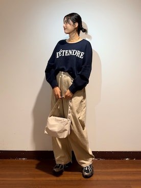「ITEMS URBANRESEARCH（アイテムズ アーバンリサーチ）のシアーロゴニット（ニット/セーター、ブルー系）」を使った、KAMEさん（レディース・160cm）の秋コーディネート