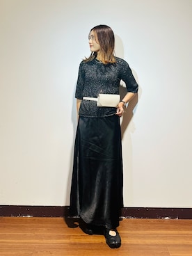「ITEMS URBANRESEARCH（アイテムズ アーバンリサーチ）のストレッチサテンスカート（スカート、ブラック系）」を使った、KAMEさん（レディース・160cm）の夏コーディネート