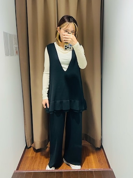 「URBAN RESEARCH Sonny Label（アーバンリサーチサニーレーベル）のフリルチュニックベスト パンツSET（ニット/セーター、ブラック系）」を使った、KAMEさん（レディース・160cm）の春コーディネート